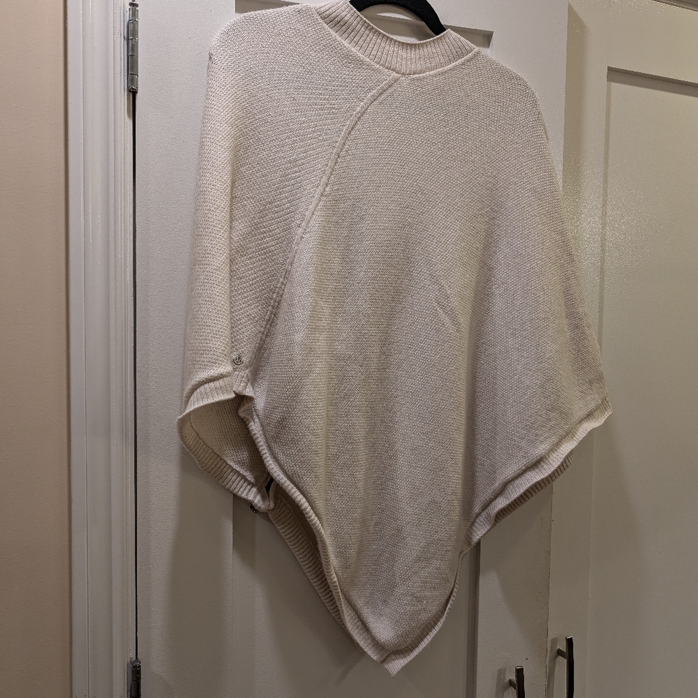 Lululemon asymmetrical zip poncho in cream,one size. - Picture 3 of 9